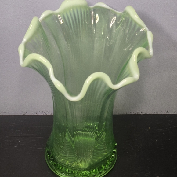RARE Vintage/Antique Jefferson Glass Bright Green Opalescent 7" Swung Vase - Picture 11 of 16